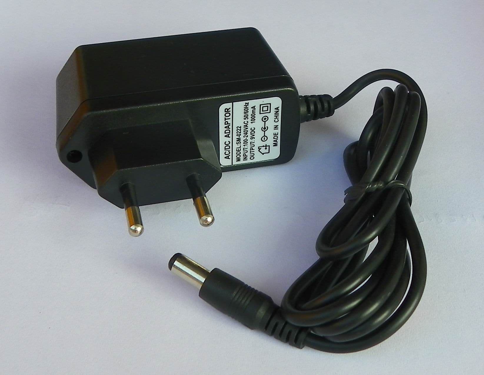 AC/DC POWER ADAPTOR 9 V 1A